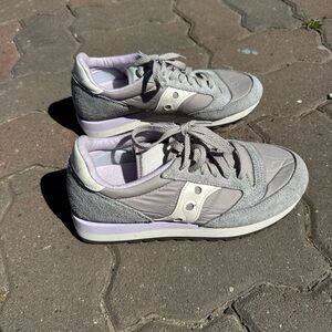 Saucony Women's Gray and Lavender Low-Profile Retro Running Sneakers